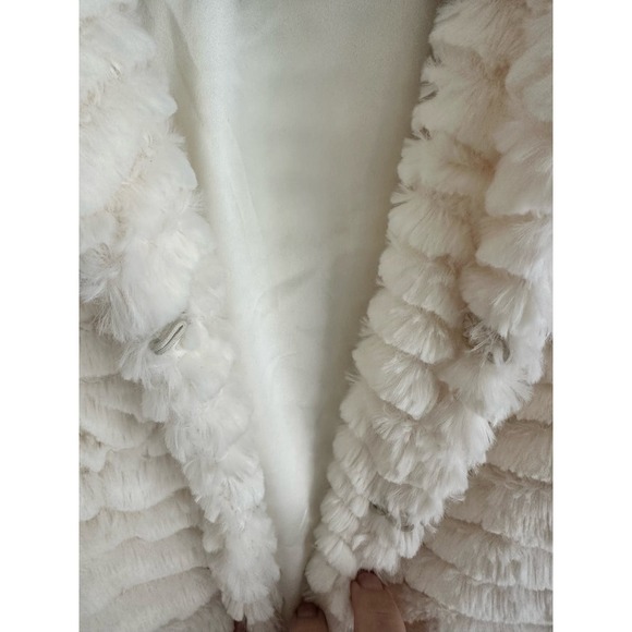 Betsey Johnson Ivory Faux Fur Vest Hook Eye Closure Sz. Large - Picture 3 of 8